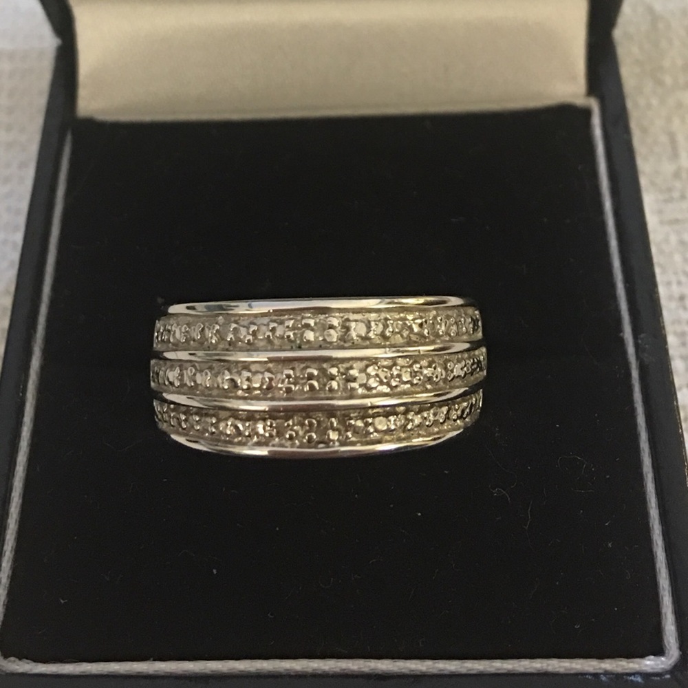 Silver ring with bands of fine stones size 8
